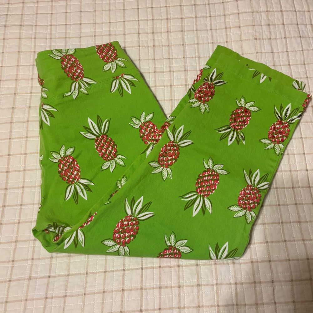 🍍✨🍍Vibrant 🍍Sequin Beaded✨ Pineapple women’s capri pants. EUC🍍✨🍍